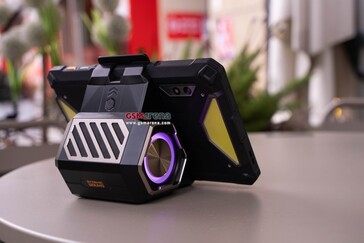 Verschiedenes Zubehör wird offeriert (Bilder: Ulefone, via GSMArena)