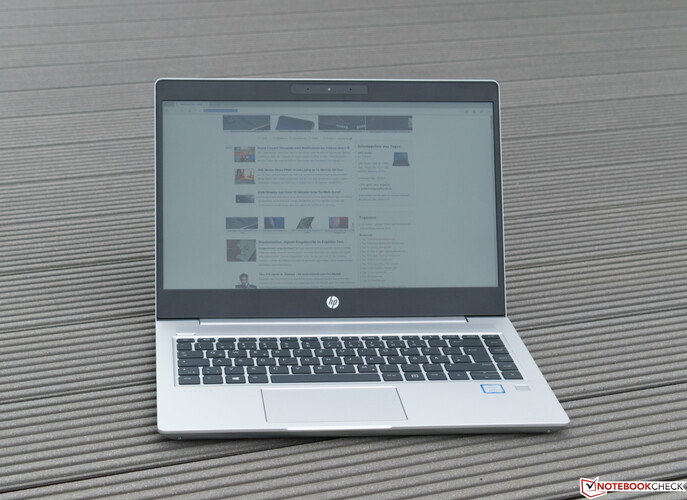 Das HP ProBook 440 G6 bei bedecktem Himmel