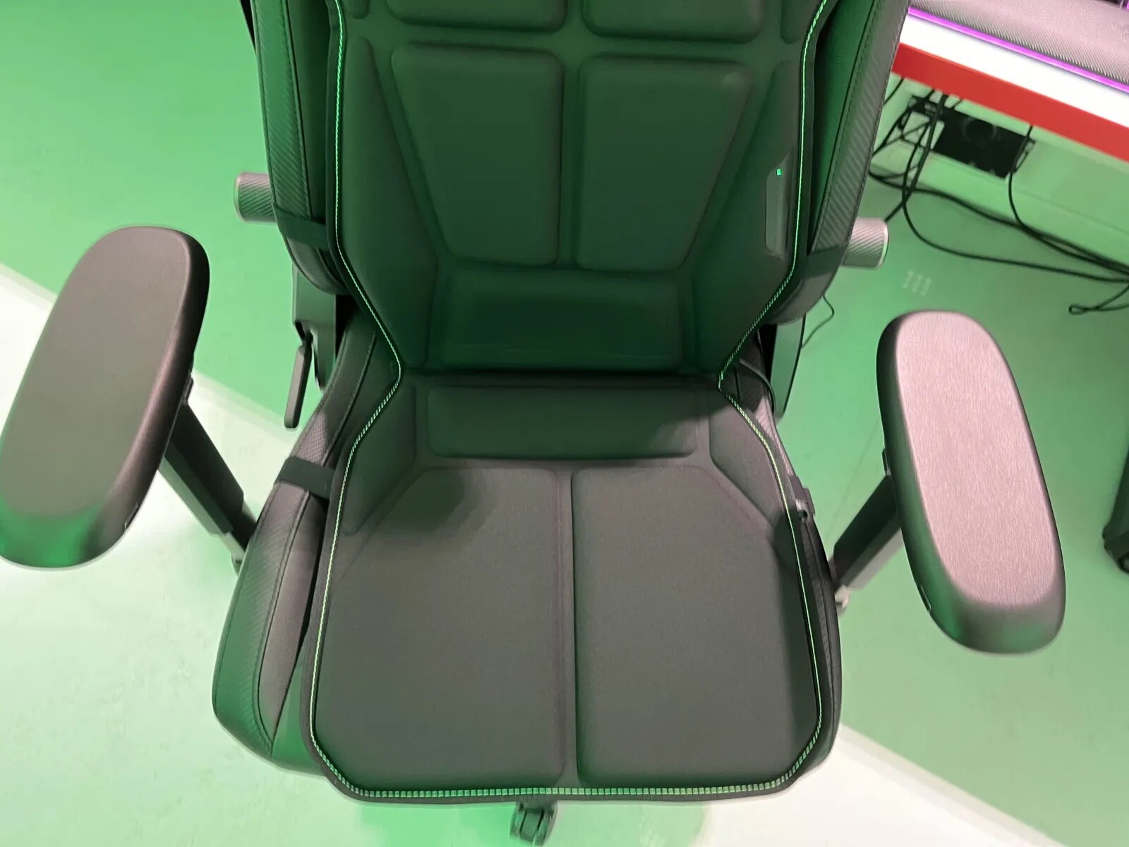 Razer startet Sensa HD Haptics mit Rumble-Auflage Freyja für Gaming ...