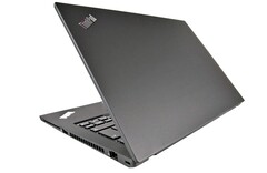 Wie viele ältere ThinkPads bietet das T14 Gen 1 eine tolle Tastatur und jede Menge Anschlussmöglichkeiten (Bildquelle: Benjamin Herzig)