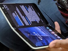 Das Microsoft Surface Duo wurde als Prototyp in Kanada bereits im öffentlichen Nahverkehrsnetz entdeckt.