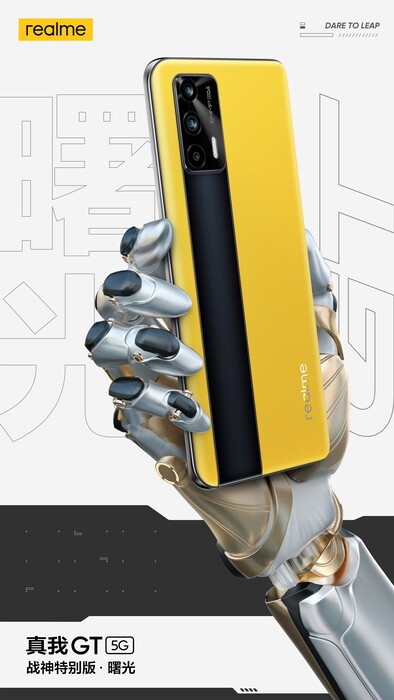Das Realme GT im "Hummel-Design", die gelb-schwarze Special Edition gefällt am MWC 2021.
