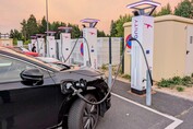 Die Franzosen stehen dem Thema Elektromobilität sehr aufgeschlossen gegenüber und nutzen gerne Schnellladenetze wie Ionity ...