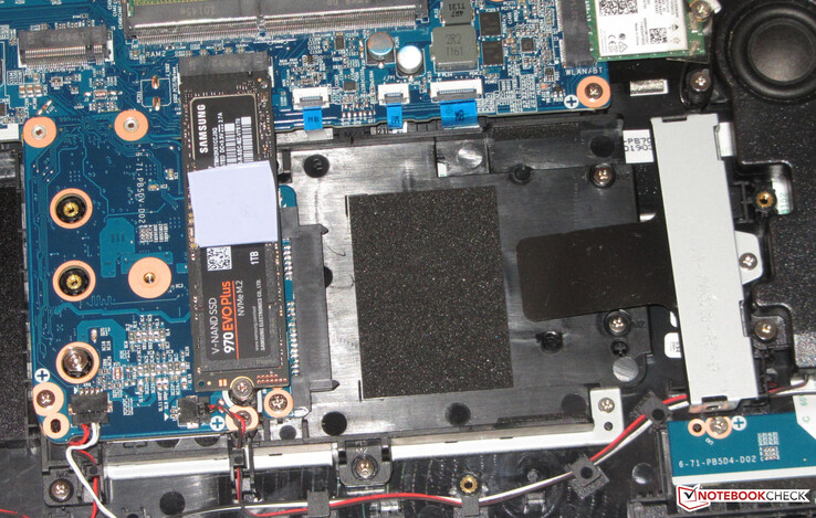 Zwei M.2-SSDs und ein 2,5-Zoll-Speichermedium können verbaut werden.