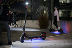 Sharp bringt mit EM-KS1 und EM-KS2 (im Bild) zwei neue E-Scooter auf den Markt. (Bild: Sharp)