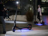 Sharp bringt mit EM-KS1 und EM-KS2 (im Bild) zwei neue E-Scooter auf den Markt. (Bild: Sharp)