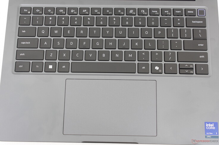 Identische Tastatur und identisches Clickpad wie bei der teureren Dell-Pro-7-14-Serie