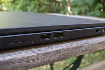 ... und rechts finden wir nur USB-2.0-Ports vor