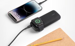 Die Belkin BoostCharge Pro Power Bank besitzt einen integrierten Ladepuck für die Apple Watch. (Bild: Belkin)