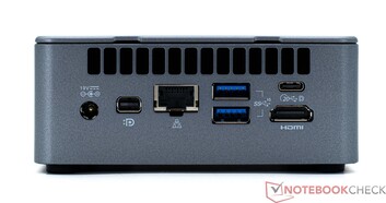 Rückseite: Netzanschluss, Mini-Display Port, RJ45, 2x USB 3.2 Gen 2, USB4, HDMI