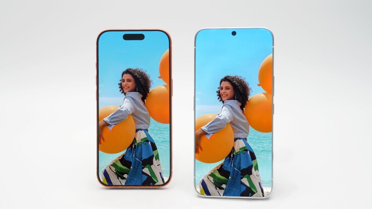 Das Tecno Randlos-Phone im Vergleich mit einem herkömmlichen Smartphone, offenbar einem iPhone 17 Pro.