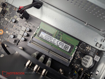 2 RAM Slots, einer noch unbesetzt (bei Pro besetzt)