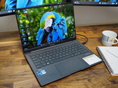 Das 14-Zoll-Ultrabook von Asus hat uns unter anderem mit seinem OLED-Bildschirm überzeugt (Bild: Philip Macdonald)