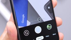 Ein Google-Insider und die Leakerin Kamila Wojciechowska liefern Details zu den Änderungen bei der Google Camera App auf Pixel 8 und Pixel 8 Pro. (Bild: Daniel Romero, editiert)