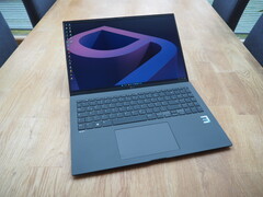 Test LG Gram 16 (2022) Laptop: Leichtgewicht mit Stabilitätsproblemen