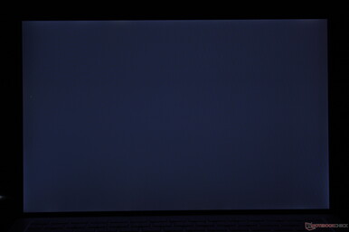 Minimales Backlight Bleeding entlang der Ecken und Kanten