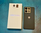 Das Motorola Edge 70 Max überzeugt vor allem durch seine langen Laufzeiten, viel Leistung und das tolle Gehäuse.