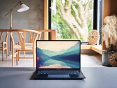 Das Asus Zenbook 14 OLED setzt auf ein schickes Design mit ins Trackpad integriertem Ziffernblock. (Bild: Asus)