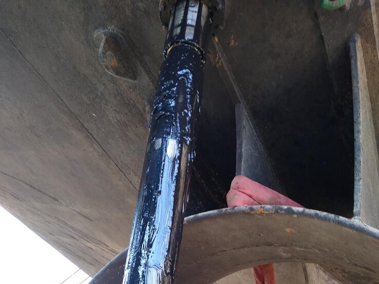 Die ungewöhnliche Substanz, welche auf dem Ruder der Blue Heron gefunden wurde. (Bildquelle: Universität von Minnesota Duluth / V. COIT)