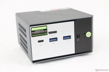 Vorderseite: USB-C 4.0 mit DisplayPort 1.4 + Power Delivery 3.0, 2x USB-A 3.2 Gen. 2 (10 Gbps), OcuLink (PCIe4 x4), 3,5-mm-Headset, Power-Taste