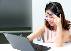 Gehirnströme messen, daraus Gefühle ableiten und diese sichtbar machen, das ist das neue Projekt von Wacom. (Foto: Wacom)