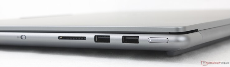Rechts: E-Shutter, SD-Kartenleser, 2x USB-A (5 Gbps), Power-Taste