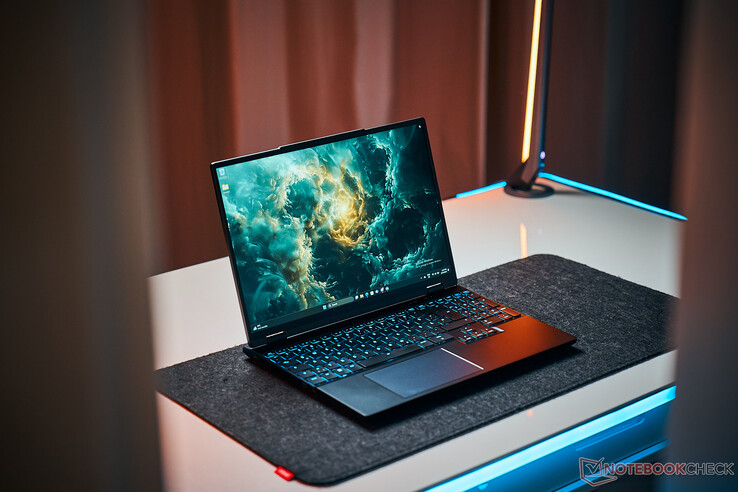 Die optische Gestaltung des Notebooks ist eher zurückhaltend (Bild: Alexander Wätzel)