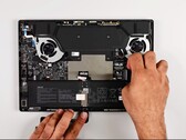 Das ROG Flow Z13 macht viele Reparaturen einfach, verlötet aber zu viele Komponenten am Mainboard.