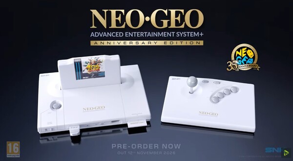 Die NeoGeo AES+ Anniversary Edition ist weiß und wird mit einem kabellosen Arcade Stick geliefert.