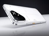 Das Pova 8 Pro in der Farbvariante "Arc White"