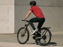 Revo-C: E-Bike mit starkem Mittelmotor (Bildquelle: Velo de Ville)