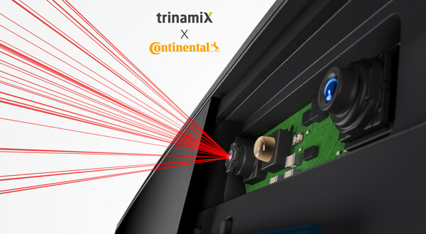 Die Kamera des Driver Identification Displays von Continental und trinamiX ist so nahtlos in das Display integriert, dass sie für den Fahrer unsichtbar ist.