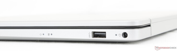 Rechts: USB-A (5 Gbps), AC-Adapter