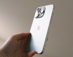 Das Apple iPhone soll im Jahr 2027 ein brandneues Design erhalten. (Bildquelle: Cătălin Dumitrașcu)