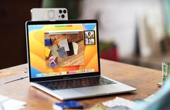 Mit macOS Ventura ist es möglich, ein iPhone als drahtlose Webcam zu nutzen, ganz ohne zusätzliche Software. (Bild: Apple)