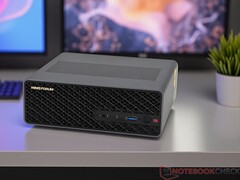 Der MS-S1 Max ist ein kompakter Desktop-PC mit KI-Fokus (Bildquelle: Sebastian Bade, Notebookcheck)