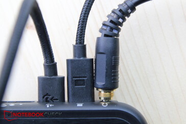 Meine nicht übermäßig große Kopfhörerklinke ließ sich nicht vollständig einstecken, zu wenig Platz zum benachbarten USB-C-Stecker