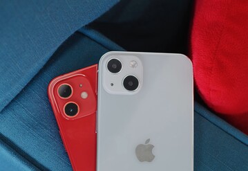 Die untere Kamera im iPhone 13 ist etwas größer als beim Vorgänger.