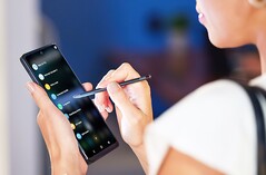 Das TCL Stylus 5G bietet ein großes Display, das mit einem Stylus bedient werden kann. (Bild: TCL)