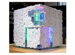 CherryTree bietet den Borg-Kubus mit RGB-Beleuchtung jetzt auch in Weiß an. (Bild: CherryTree)