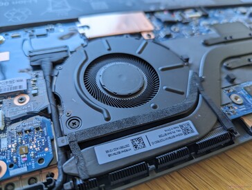 Die Kühllösung besteht aus einem einzelnen 45- bis 50-mm-Lüfter und einer Heatpipe