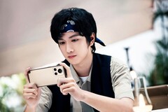 Die Realme GT 2 Master Explorer Edition setzt auf ein schickes Design, das durch Koffer inspiriert wurde. (Bild: Realme)