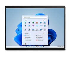 Das Microsoft Surface Pro X kombiniert einen schnellen ARM-Chip mit Windows 11 – eine flexible, aber nicht immer perfekte Kombination. (Bild: Microsoft)