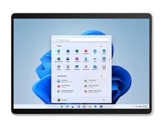 Das Microsoft Surface Pro X kombiniert einen schnellen ARM-Chip mit Windows 11 – eine flexible, aber nicht immer perfekte Kombination. (Bild: Microsoft)