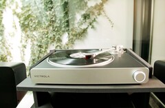 Der Victrola Stream Plattenspieler kann sich drahtlos mit Sonos-Lautsprechern verbinden. (Bild: Victrola)