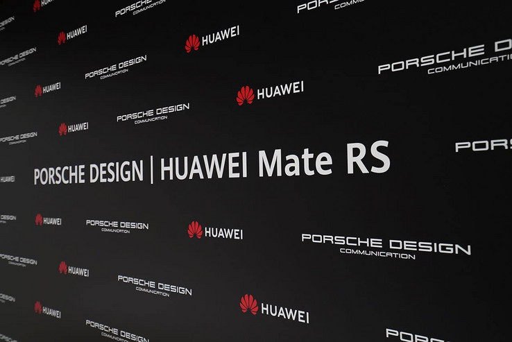 Im Grand Palais des Champs-Élysées in Paris wurde dieses Werbeposter für das Huawei Mate RS entdeckt.