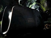 Das abgedunkelte Bild zeigt die Ladestation der 8BitDo Pro 3 Tomb Raider Edition