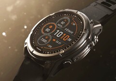 Die Garmin Fenix 8 erreicht mit MiP- statt AMOLED-Display eine wesentlich längere Laufzeit.