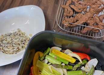 Rindfleischstreifen mit Paprika und Wildreis