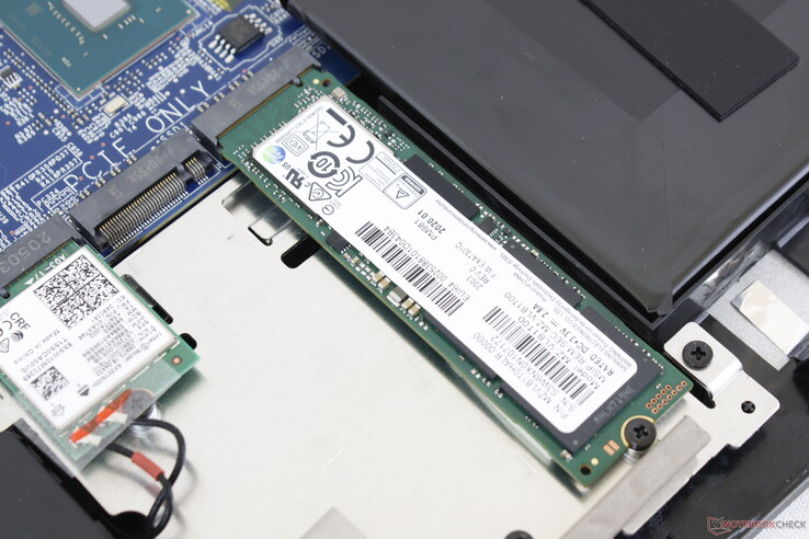 Zwei interne M.2 2280 PCIe x4-Steckplätze für RAID-Konfiguration. Es sind keine 2,5-Zoll-SATA-III-Schächte vorhanden.